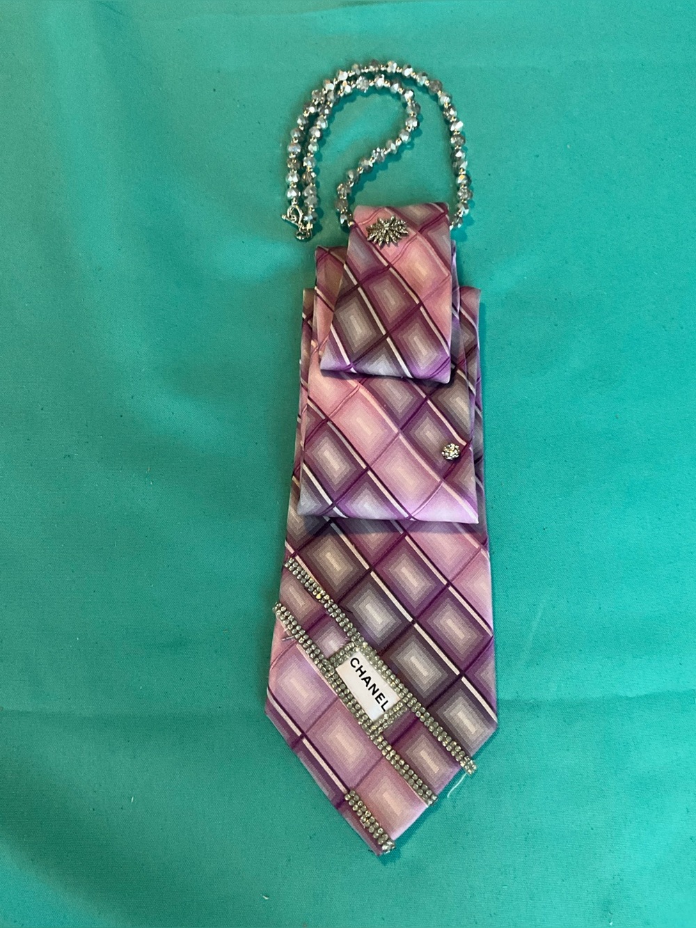 Lavender Lady : rhinestones and crystals on a Crystal chain